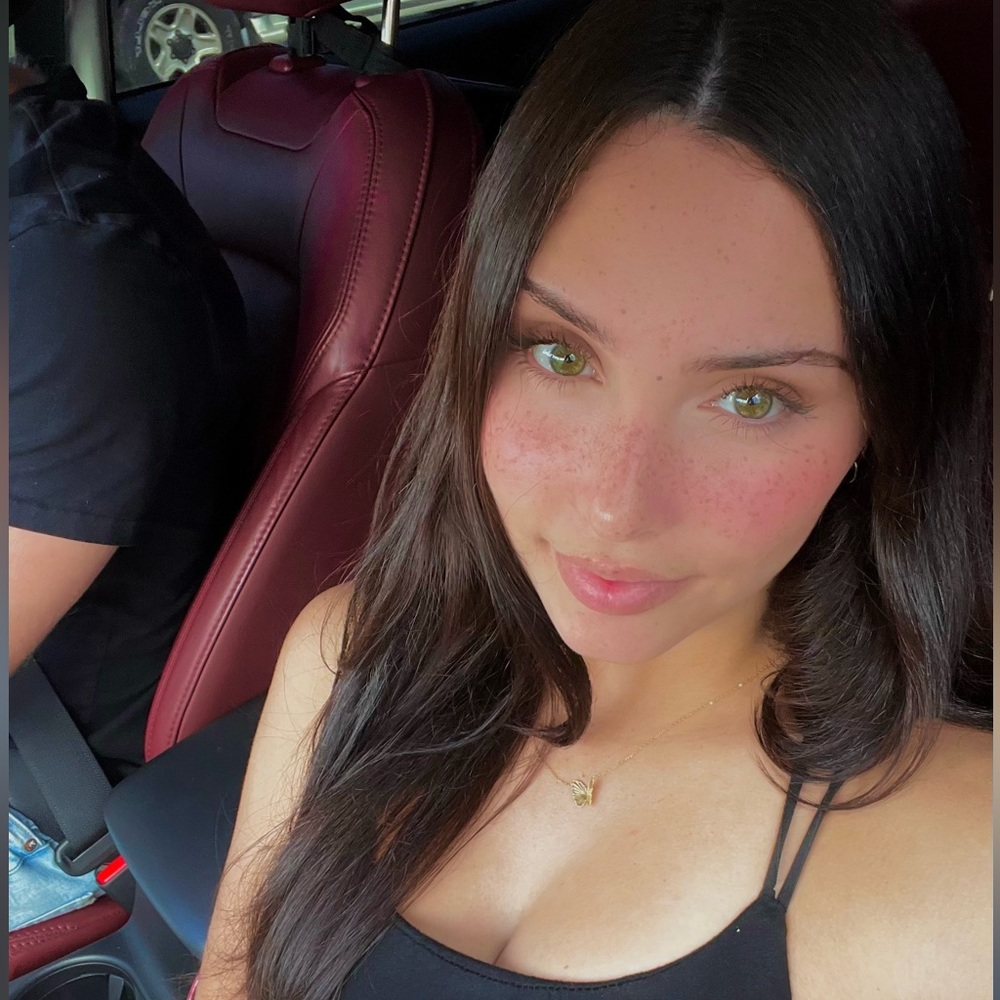 Meet your Posher, Adriana